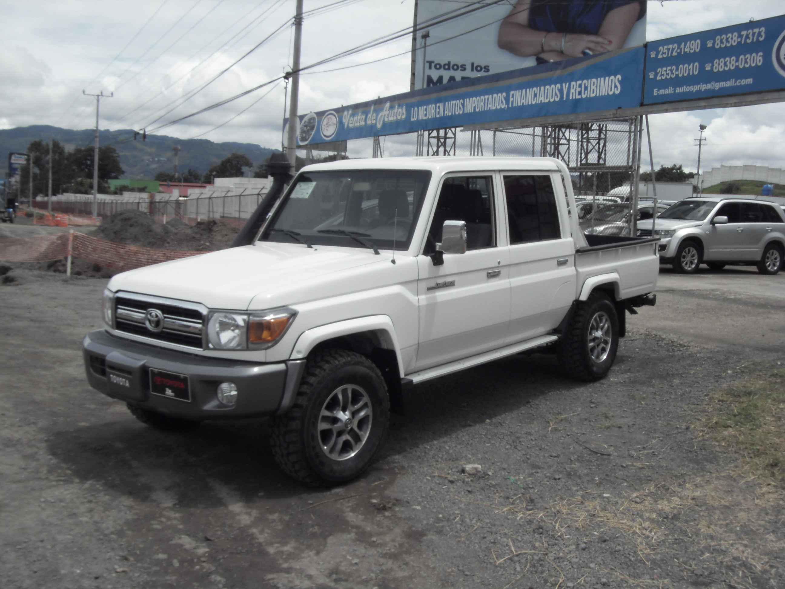 Toyota Land Cruiser Pick uo 4x4 Doble cabina