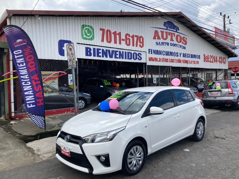 SE VENDE TOYOTA YARIS E-VVT-i-201