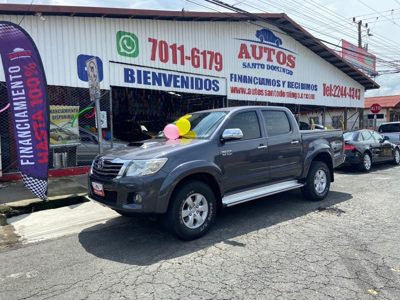 SE VENDE PICK UP-TOYOTA HILUX SRV-TDI-DOBLE CABINA-MANUAL-2013-4X4