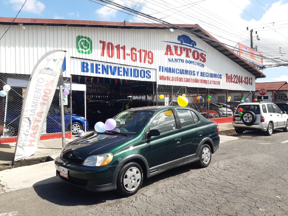 SE VENDE TOYOTA ECHO YARIS 2001