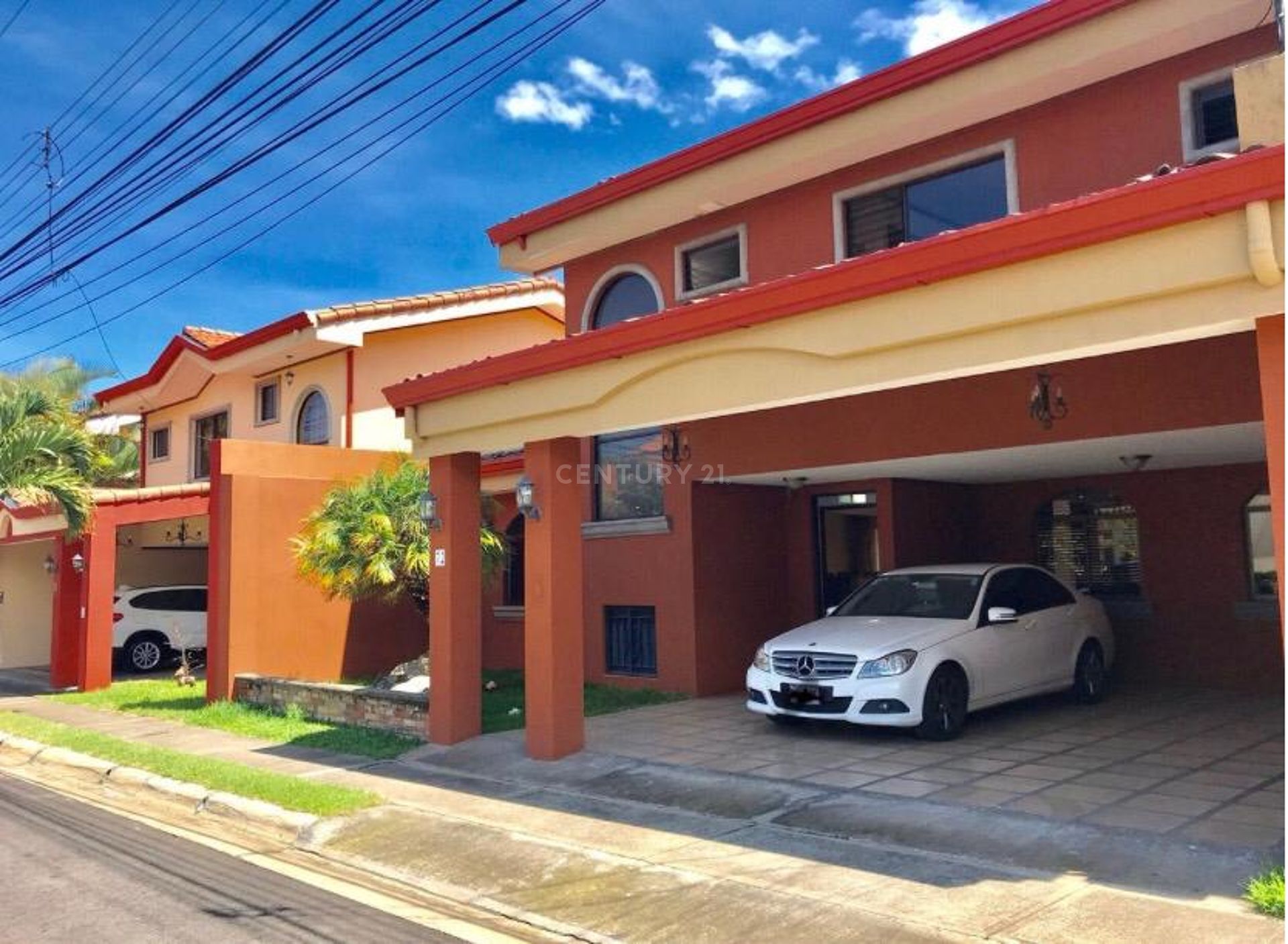 Se vende y se alquila hermosa casa!!!! En Heredia, San Joaquin Venta de Casas Bienes Raíces