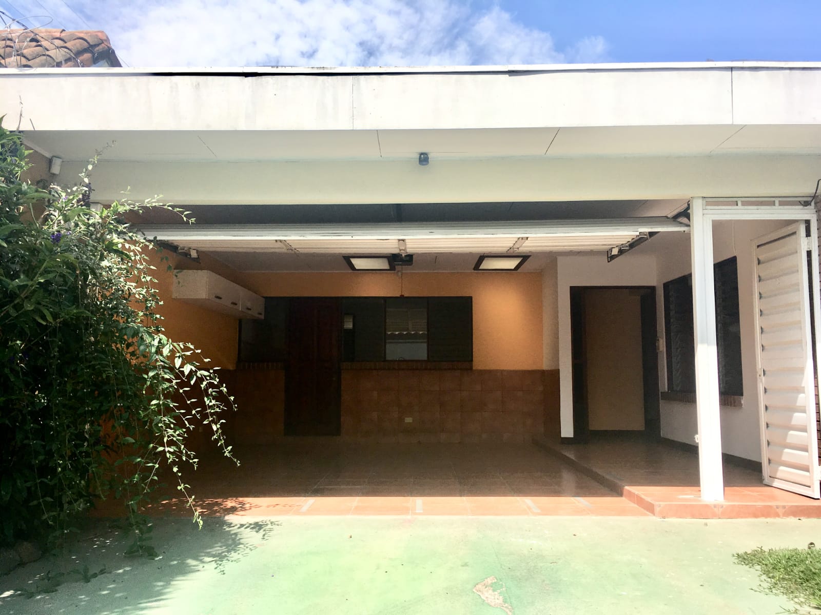 Casa independiente de una planta a la venta, Bello Horizonte de Escazú
