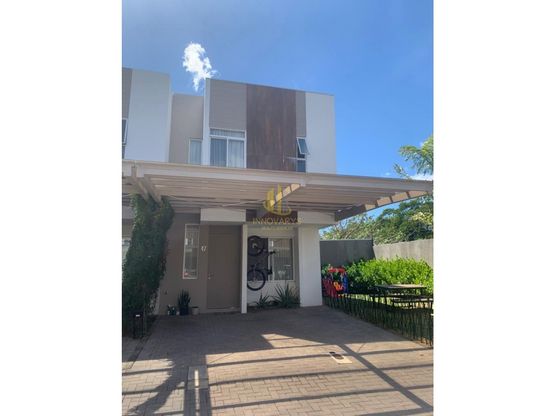 Casa con estilo contemporáneo en venta, Santa Ana Village