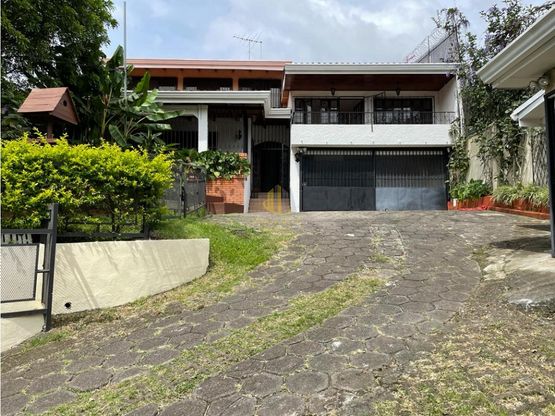Casa independiente de cuatro niveles a la venta, Bello Horizonte de Escazú
