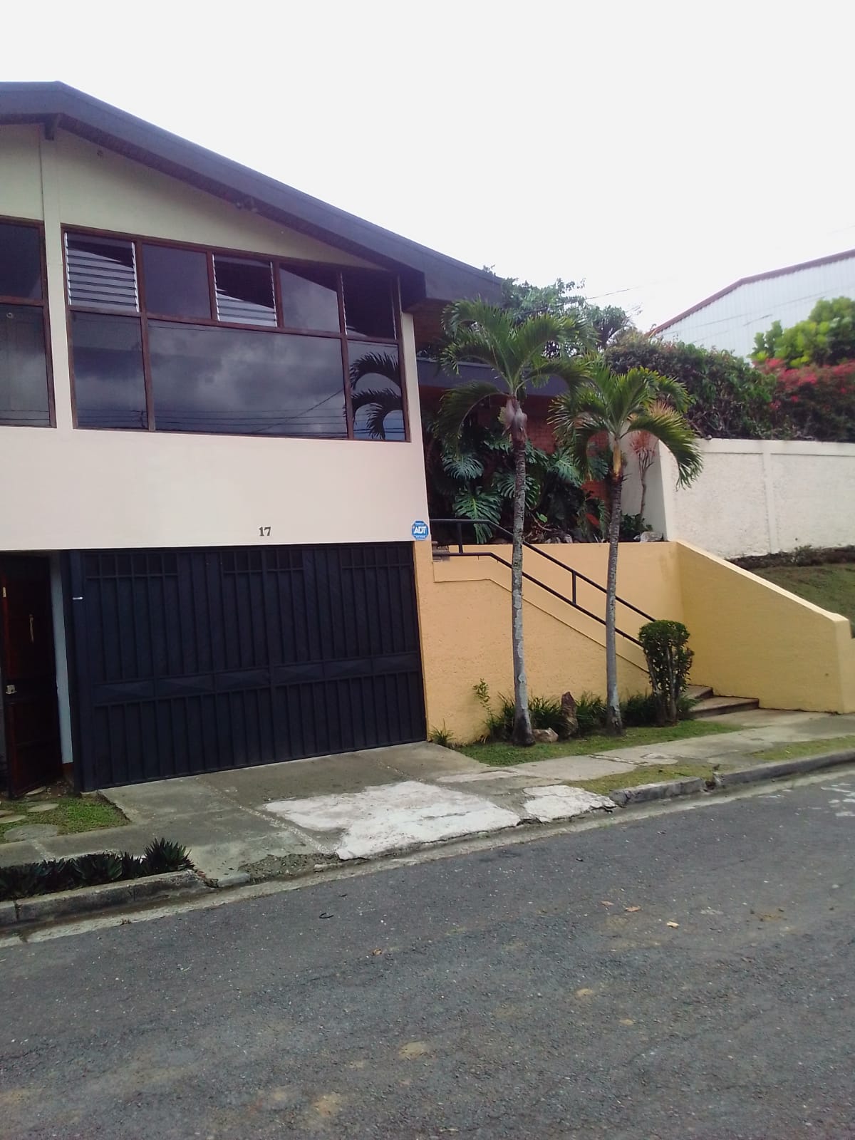 A la venta casa independiente de una planta, Sabana Sur
