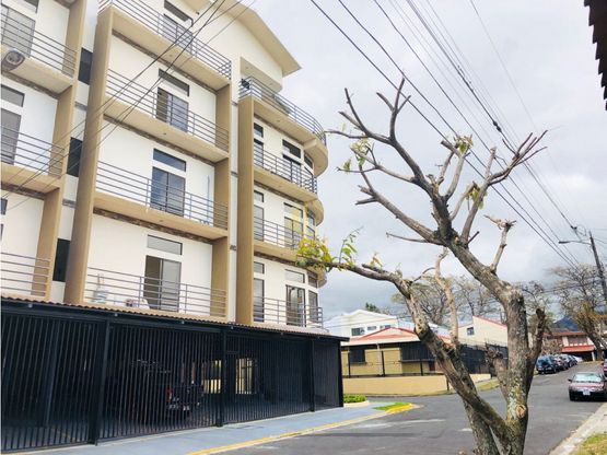 En venta apartamento en Condominio Veredas de Rohrmoser, San José