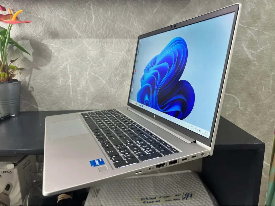 Laptop EliteBook i5 13-Generación - foto 5