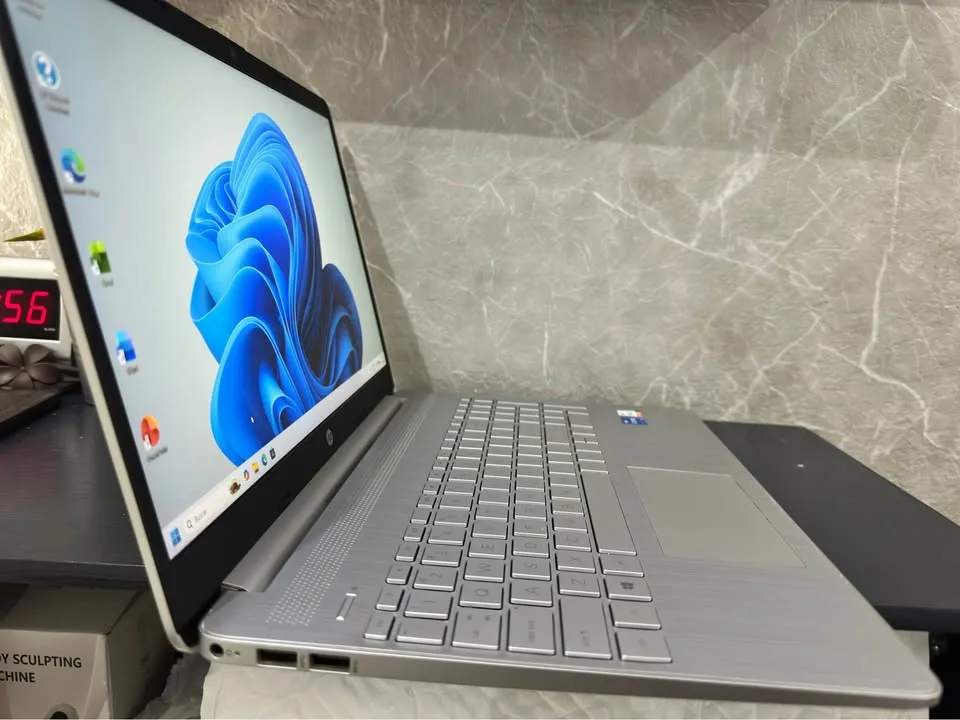 Laptop HP Touch i5 11 Generacion - foto 6