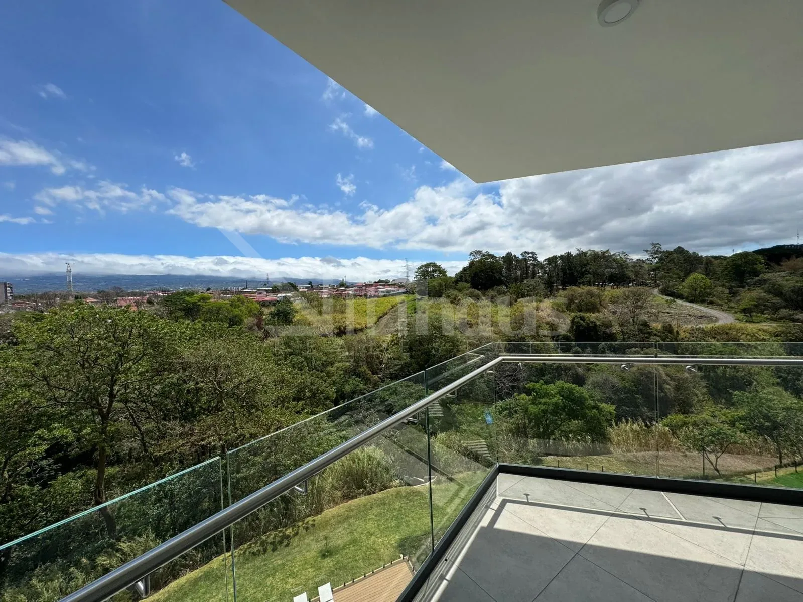 Venta de apartamento de 2 habitaciones en Rohrmoser, San José. - foto 2