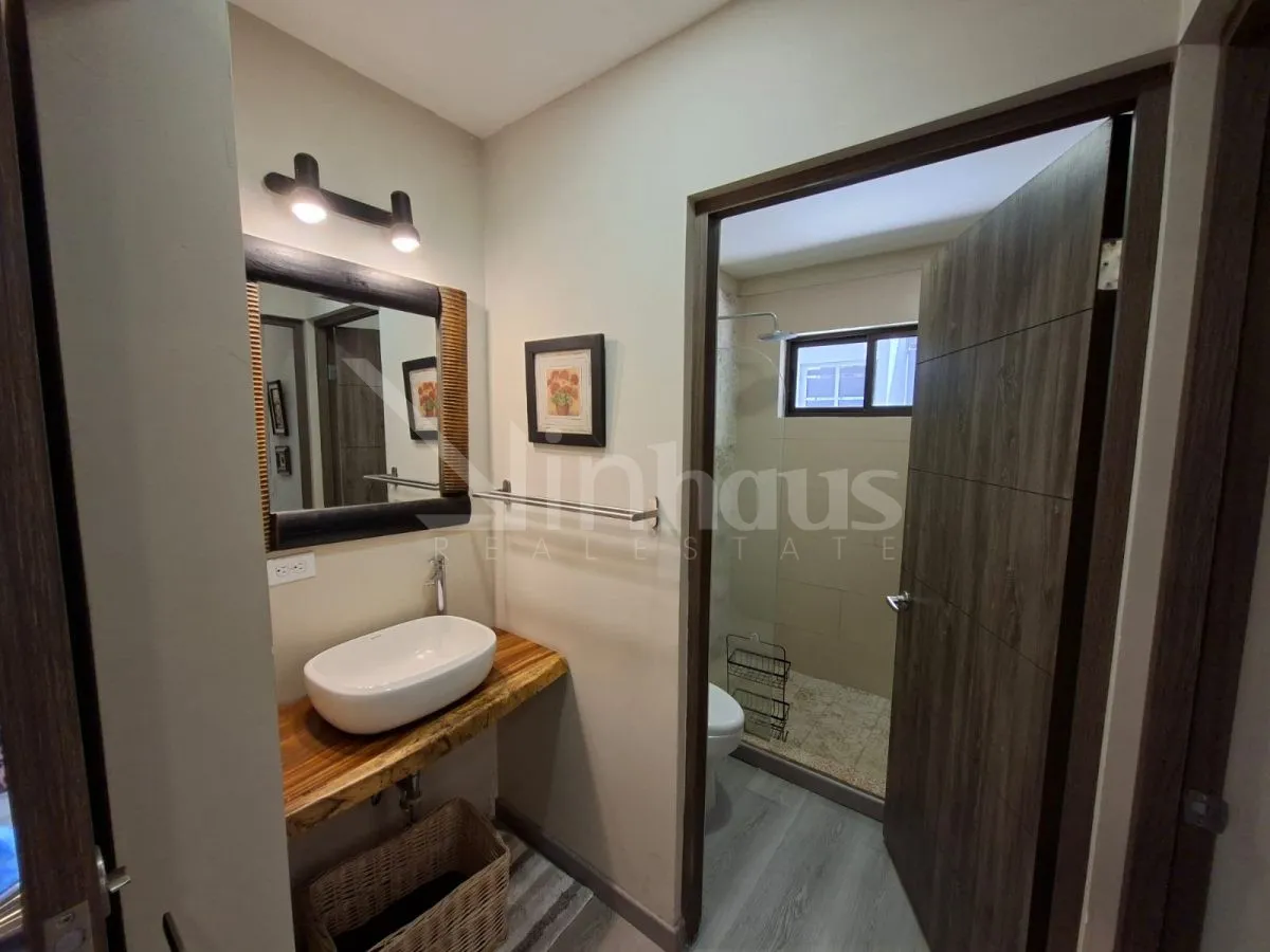Alquiler de apartamento amueblado y equipado para 1 persona en Escazú, incluye servicios