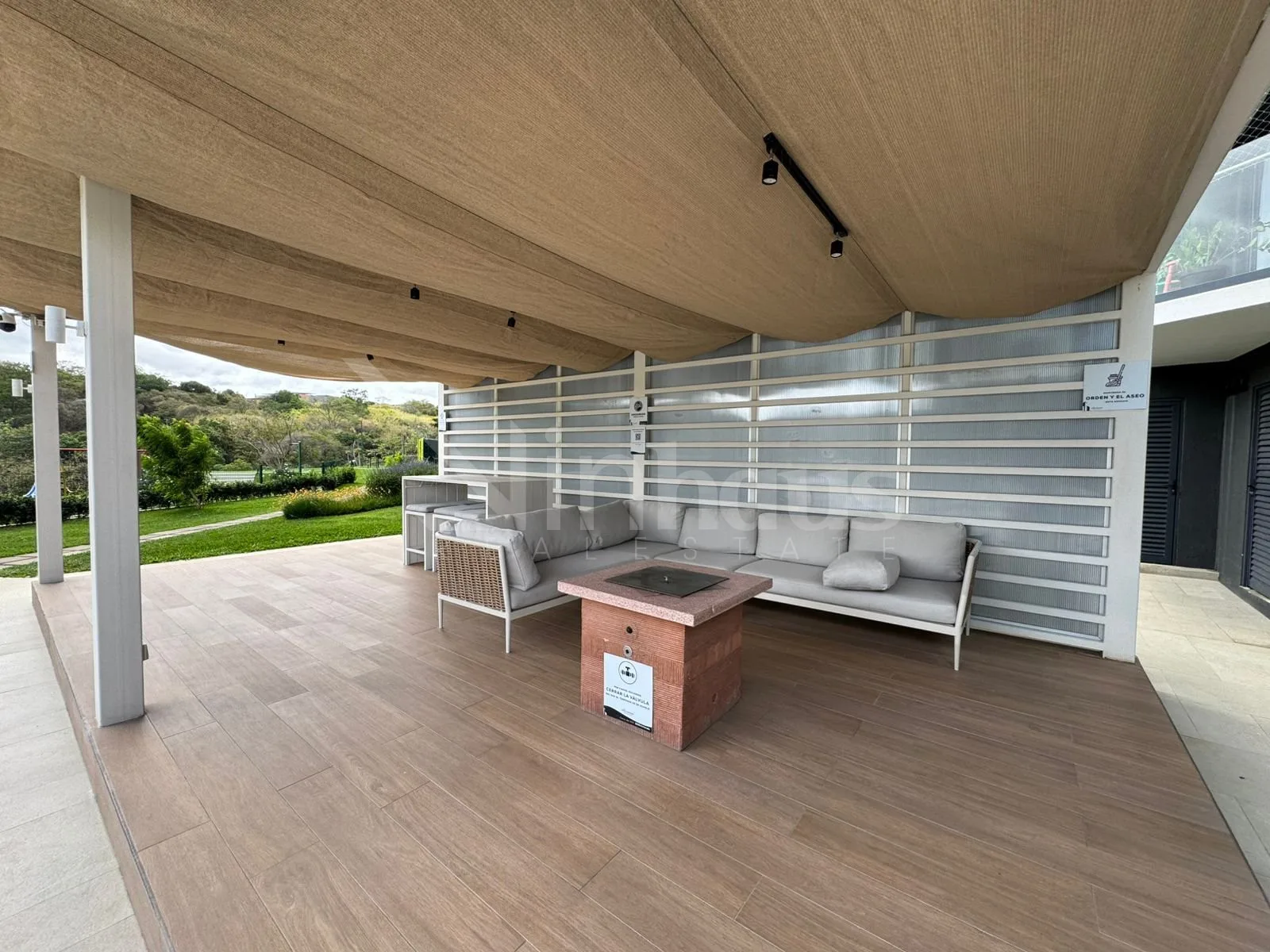 Venta de apartamento de 2 habitaciones en Rohrmoser, San José.