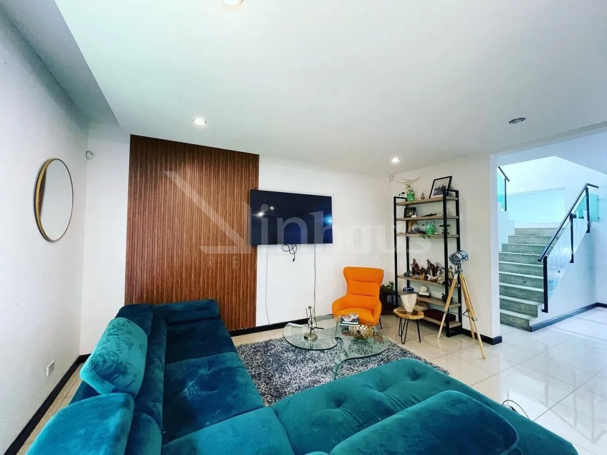 Casa en venta en Trejos Montealegre de tres niveles - foto 3