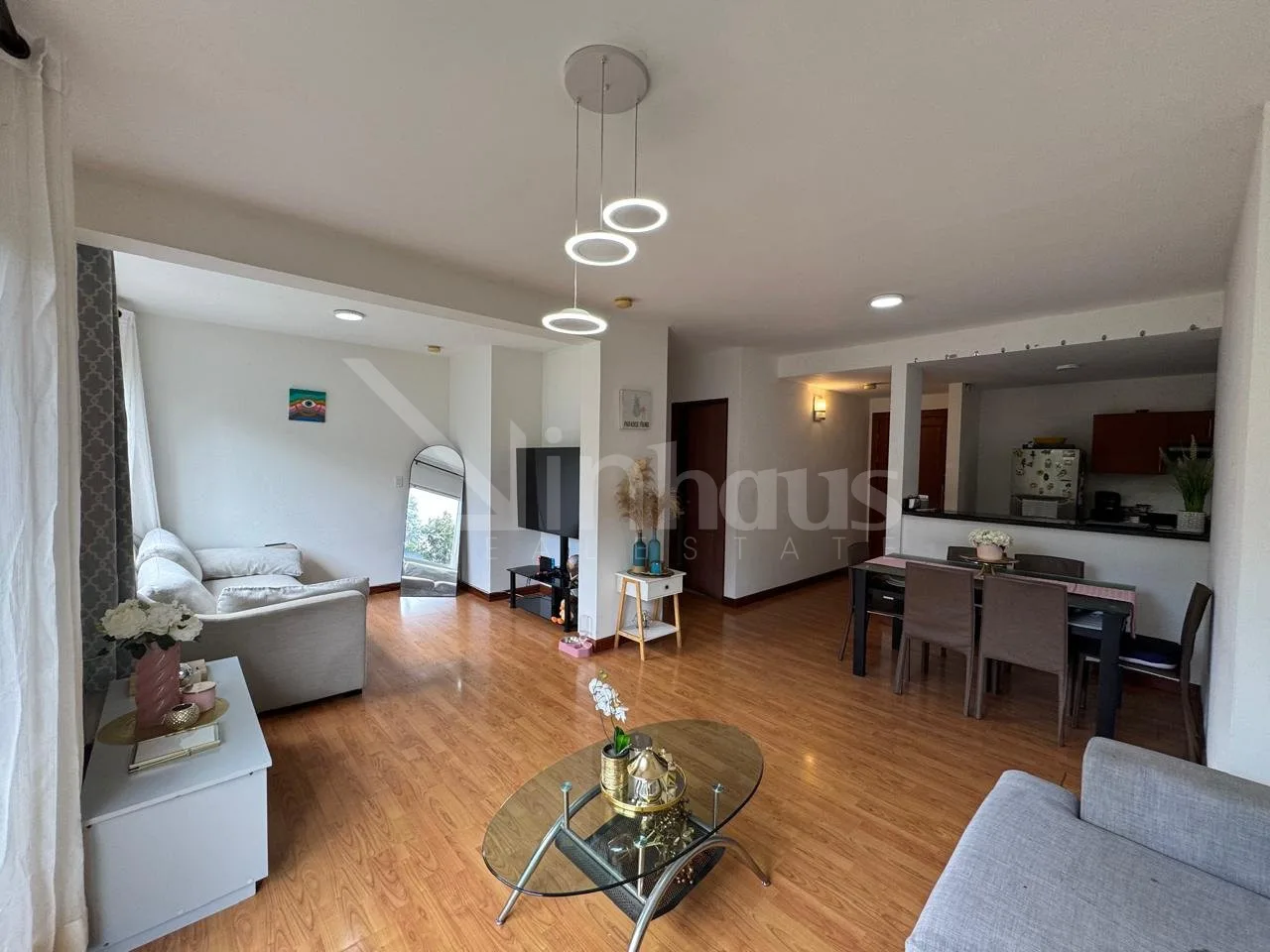 En venta apartamento de dos habitaciones en Bello Horizonte, Escazú