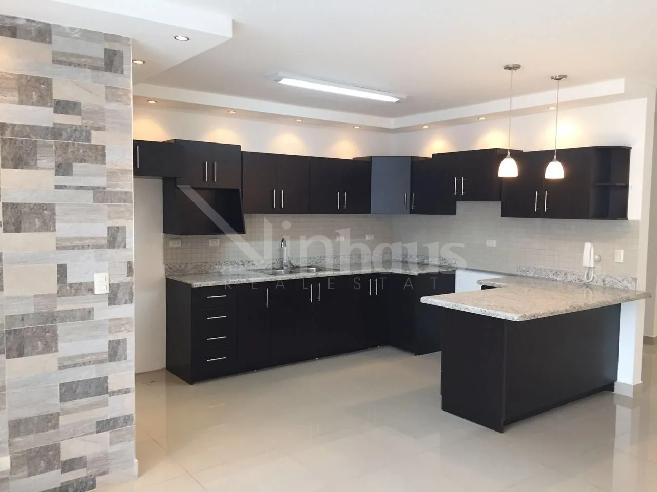 Casa Nueva en Venta en Rohrmoser, con excelente ubicación.