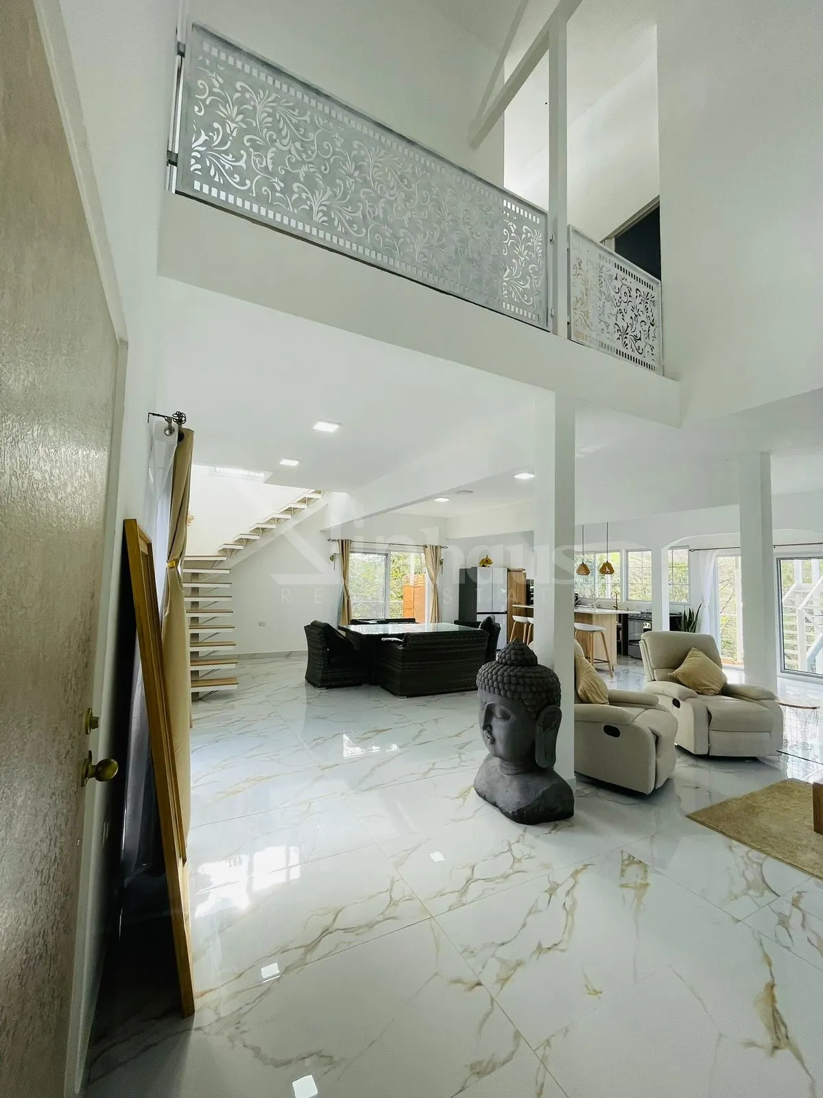 Venta de quinta con hermosa casa en condominio privado en Turrubares