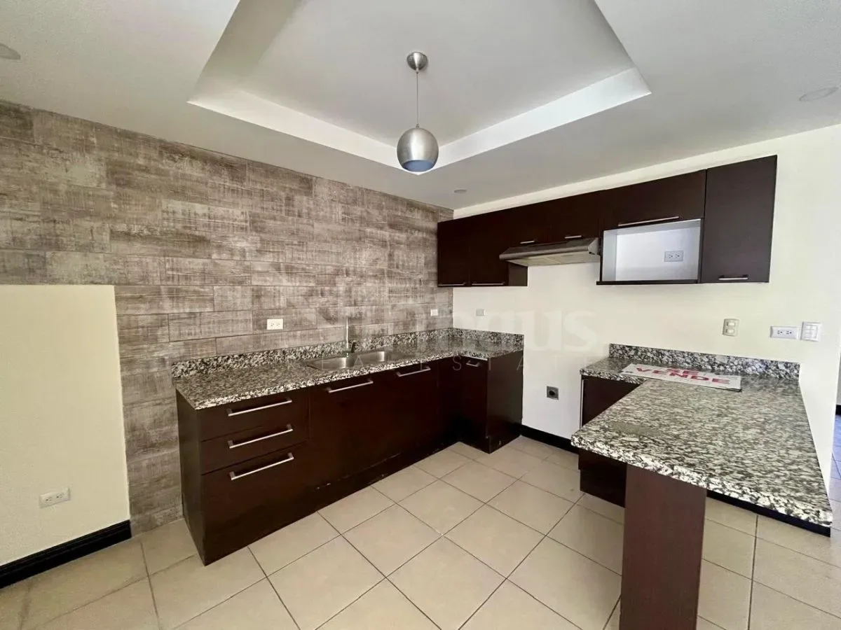 Venta de Casa Esquinera en Condominio Santa Ana Hills - foto 4