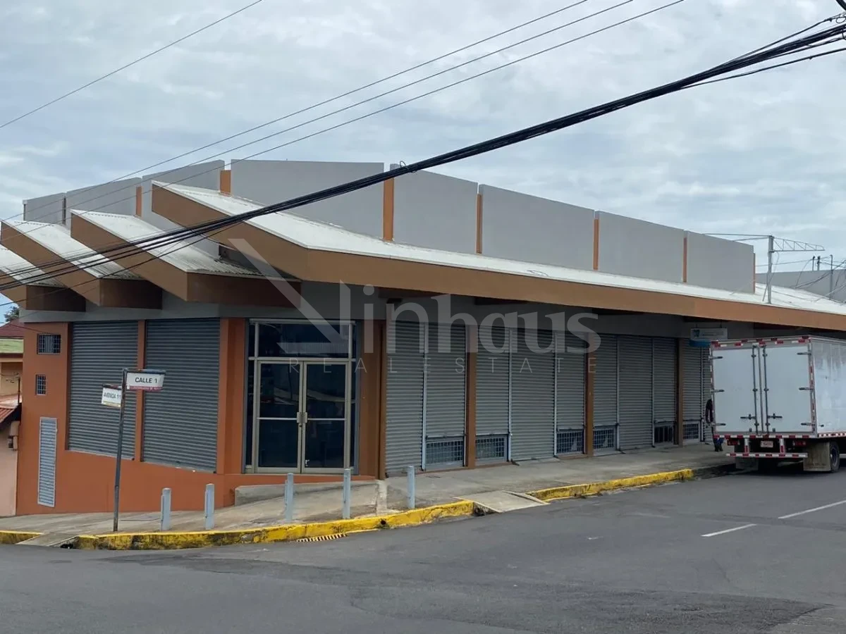Alquiler de edificio con locales comerciales en Heredia