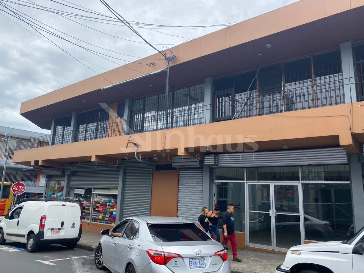Alquiler de edificio ideal para oficinas en el centro de Heredia