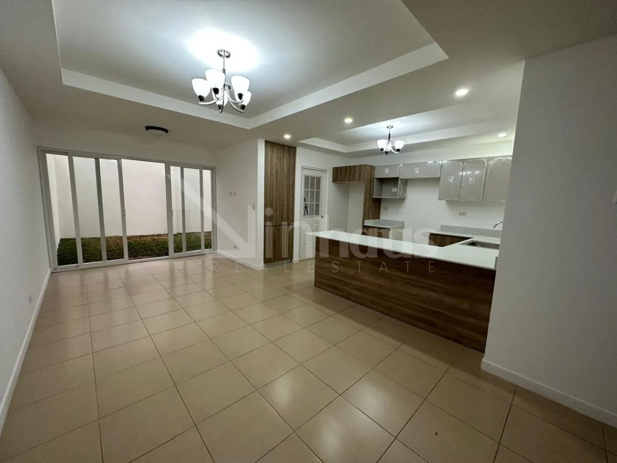 Alquiler de Town House en Brasil de Santa Ana