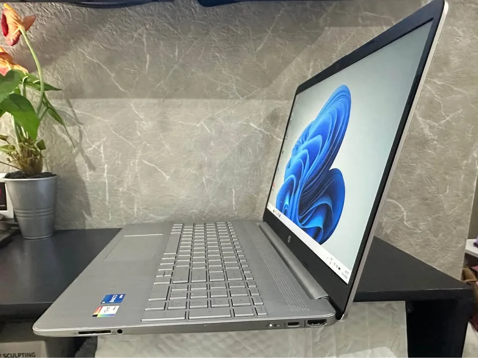 Laptop HP Touch i5 11 Generacion - foto 5