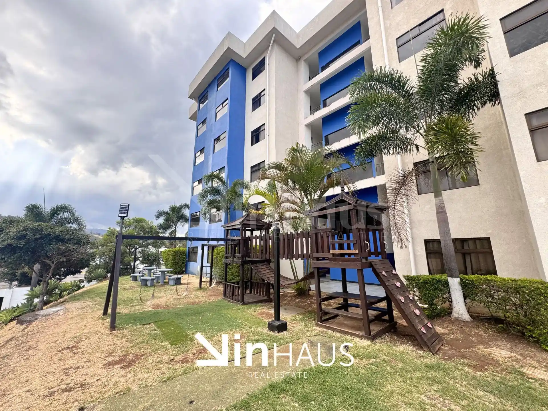 Venta de apartamento en primer nivel en condominio en Alajuelita - foto 3