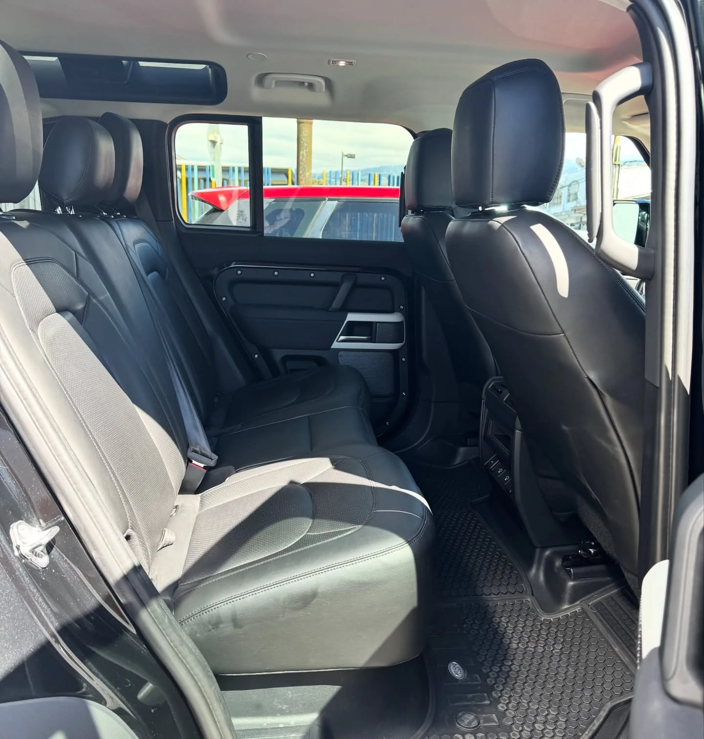 Land Rover Defender 2022 - foto 3
