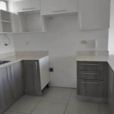 Se alquila apartamento en Torre en Sabana Sur, San José