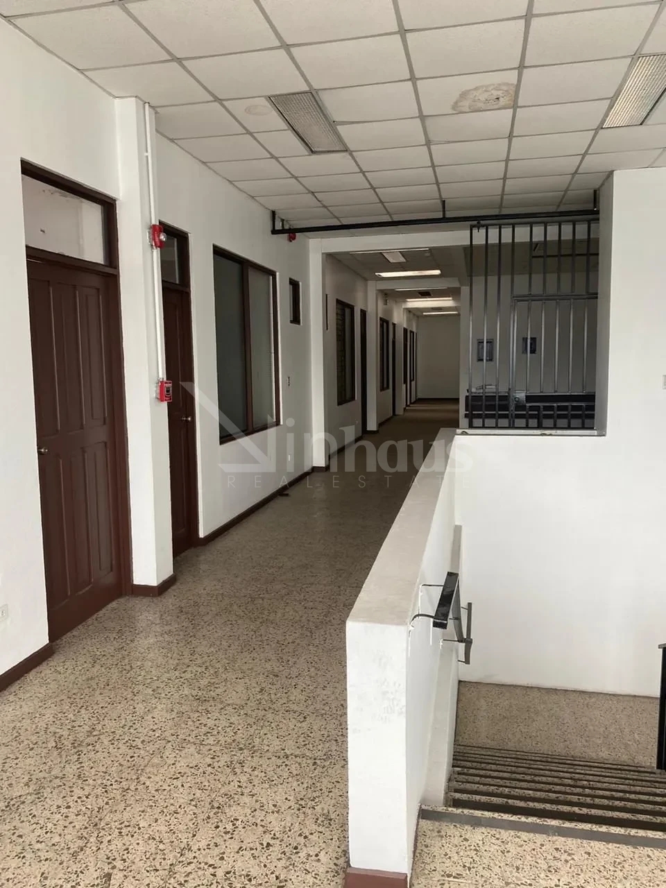 Alquiler de edificio ideal para oficinas en el centro de Heredia - foto 2