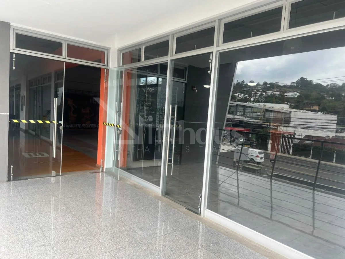 Local comercial en Pinares – ubicación estratégica - foto 2
