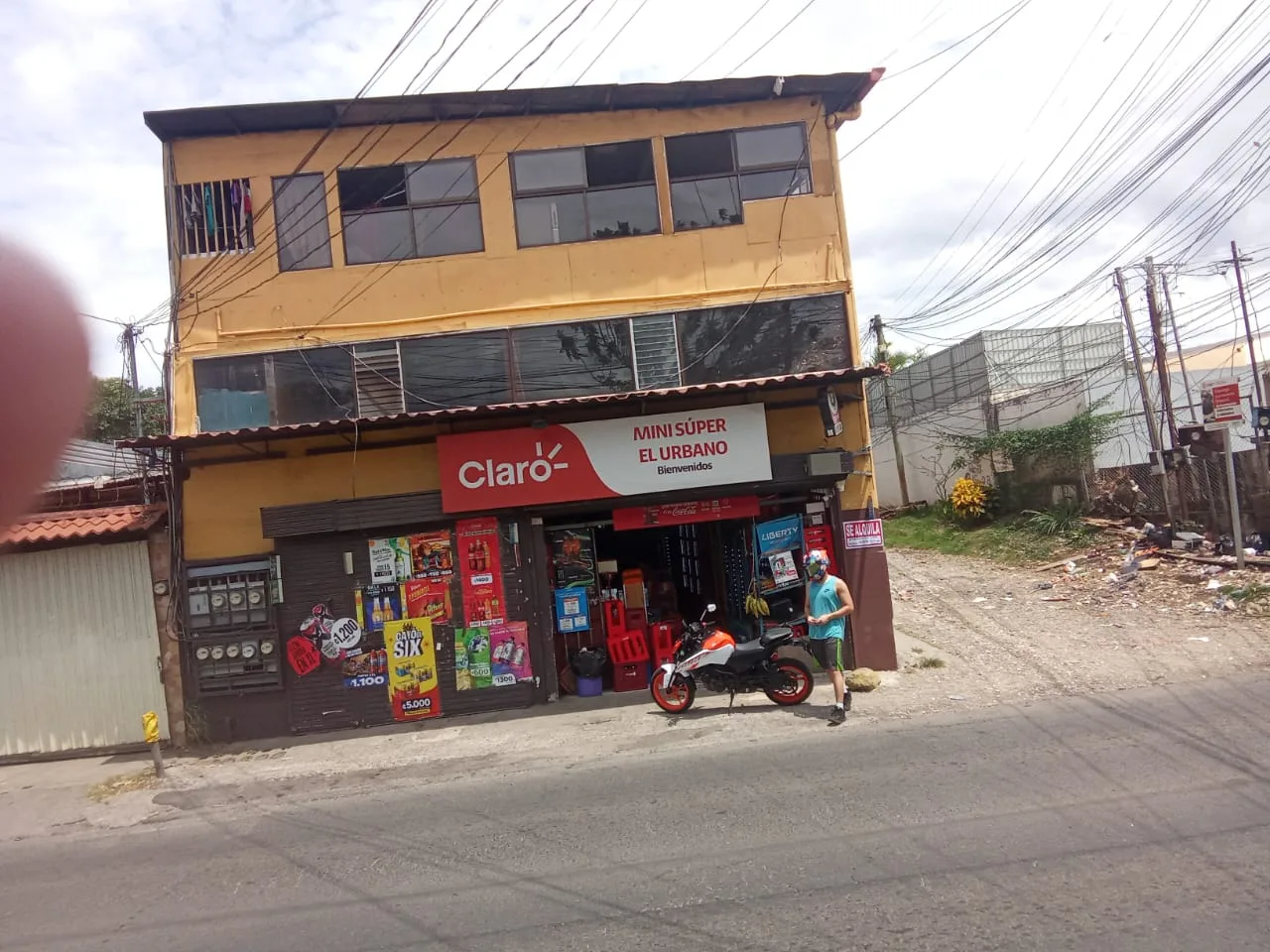 Se Alquila Local con excelente punto comercial