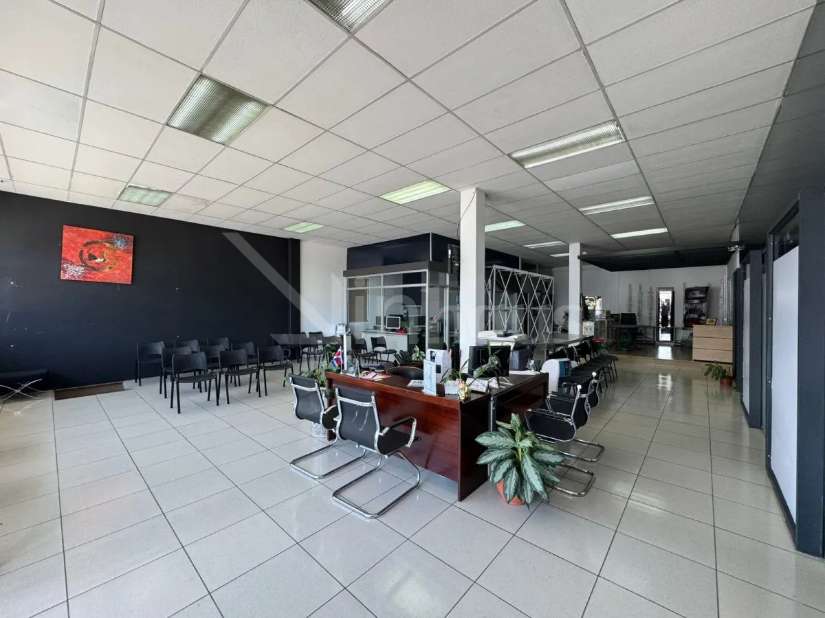 Se alquila local comercial tipo clínica/consultorios cerca de la Embajada Americana, San José. - foto 5
