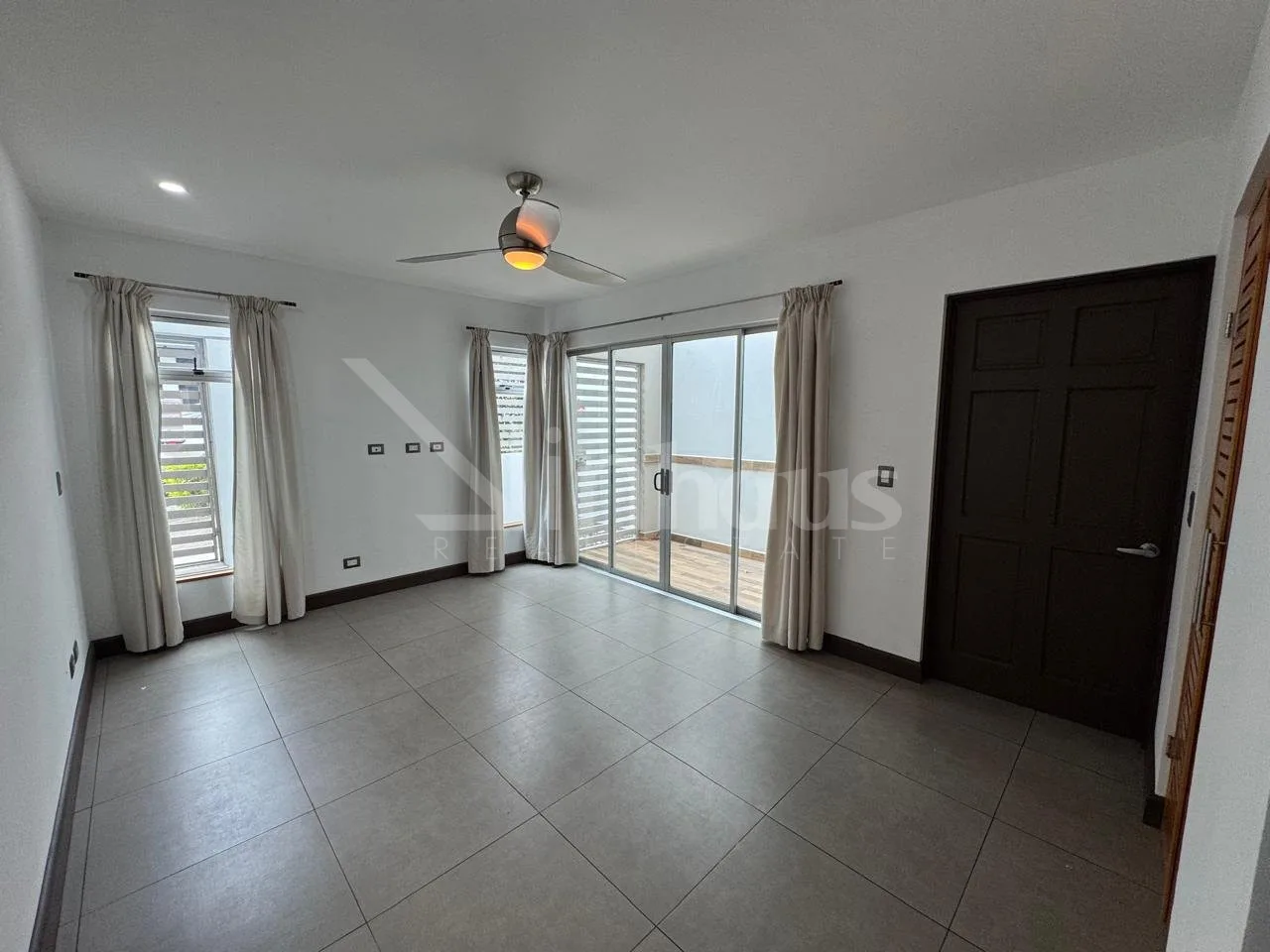 Se alquila casa en residencial, en Bello Horizonte, Escazú - foto 3