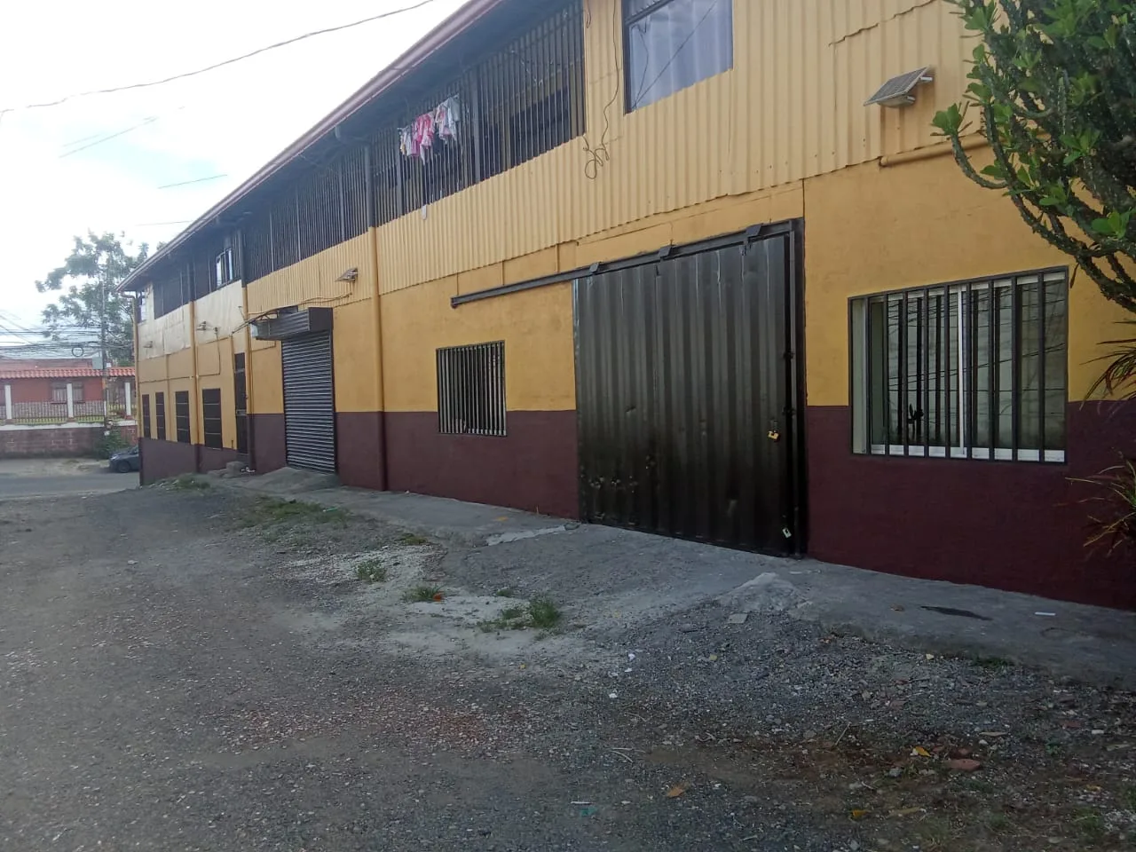 Se Alquila Local con excelente punto comercial - foto 4