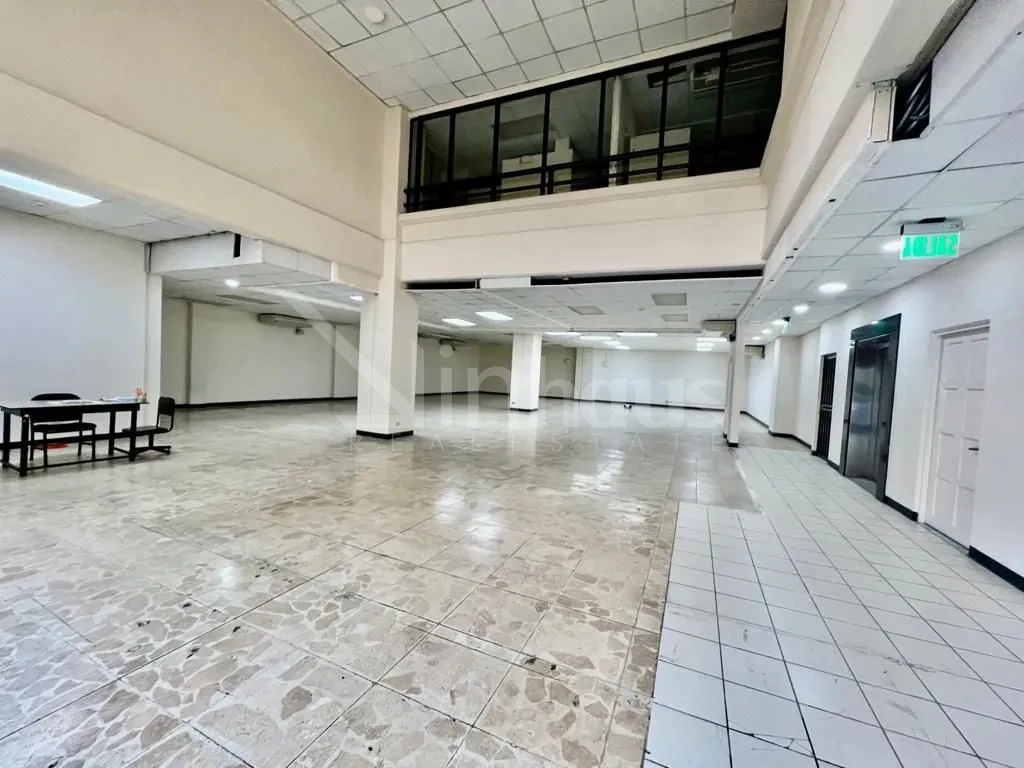Alquiler de Edificio total o parcial en la mejor ubicación del centro de la capital - foto 3