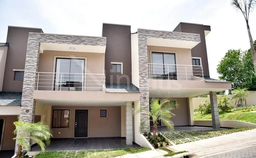 Venta de Casa en Condominio Altavista