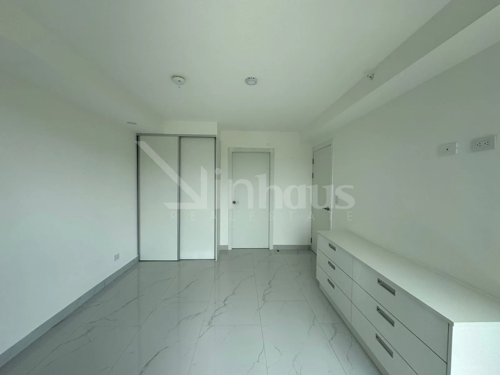 Venta de apartamento de 2 habitaciones en Rohrmoser, San José. - foto 3
