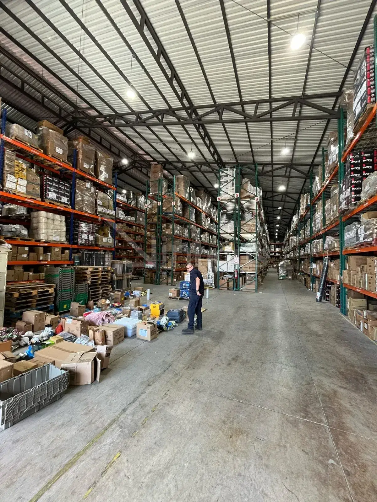 Venta de amplia Bodega en zona industrial con parqueo San José, San Francisco de Dos Rios - foto 3