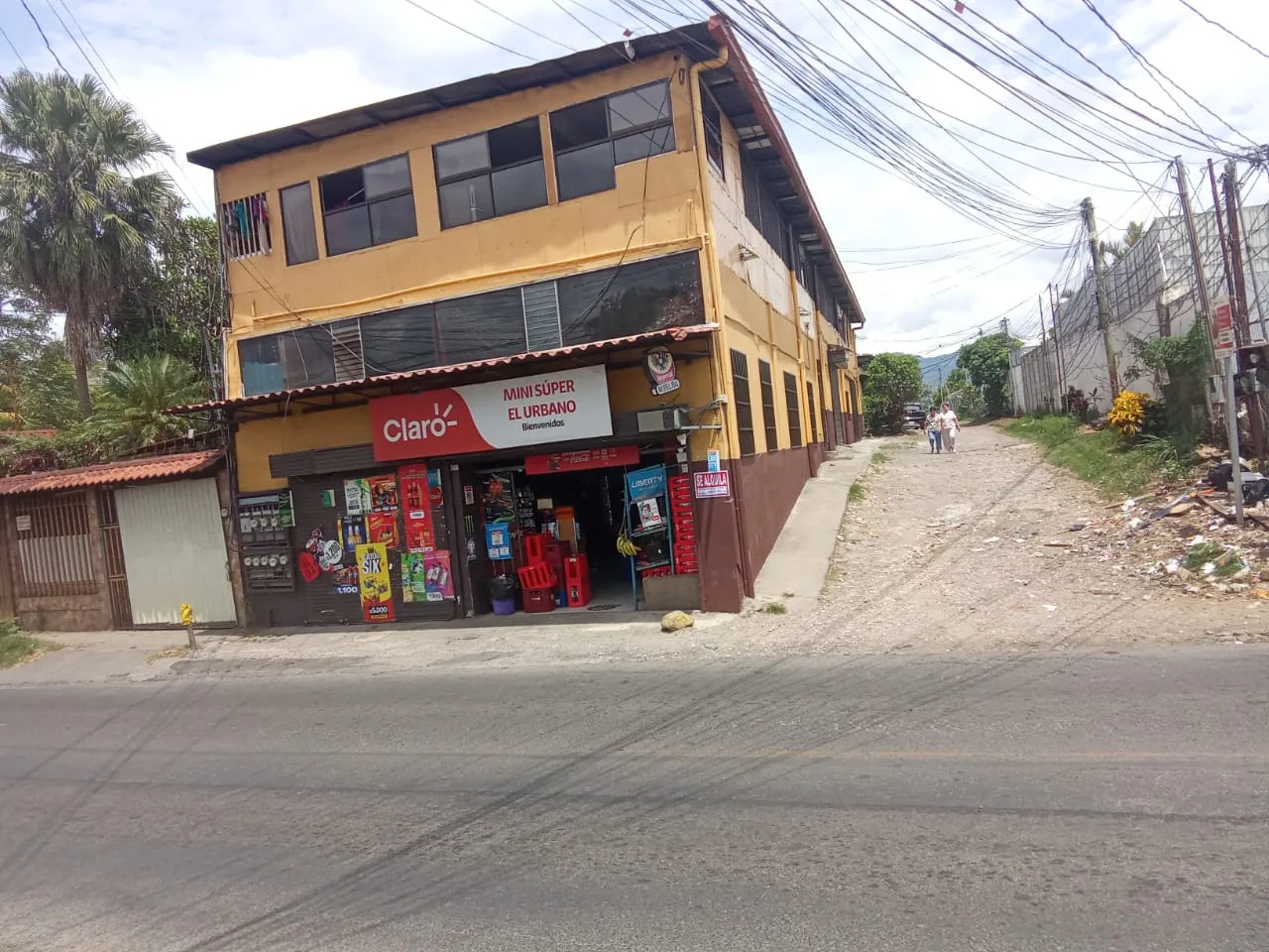 Se Alquila Local con excelente punto comercial - foto 2