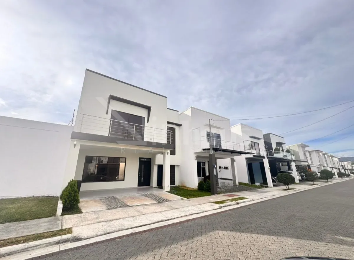 Moderna casa en Condominio Distrito San Juan