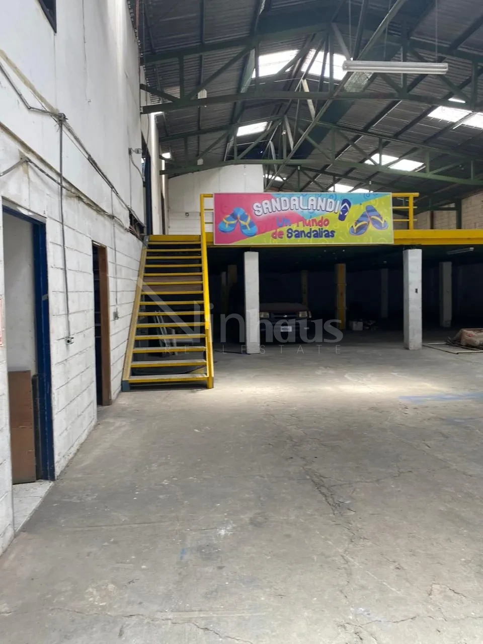 Venta de amplia bodega en San José - foto 4