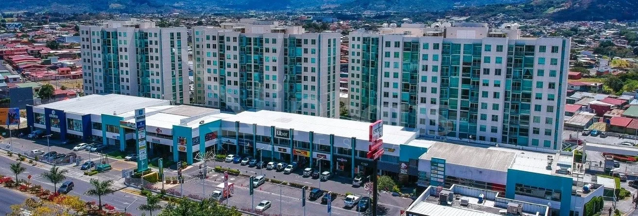 Alquiler de amplio local comercial en el área de Locales en Condominio habitacional, San José,