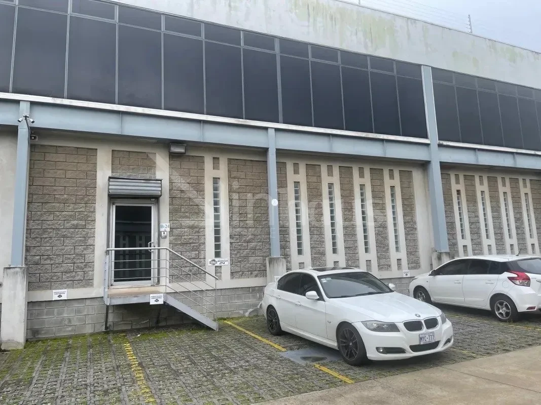 Venta de Ofibodega grande en Parque de bodegas Alajuela