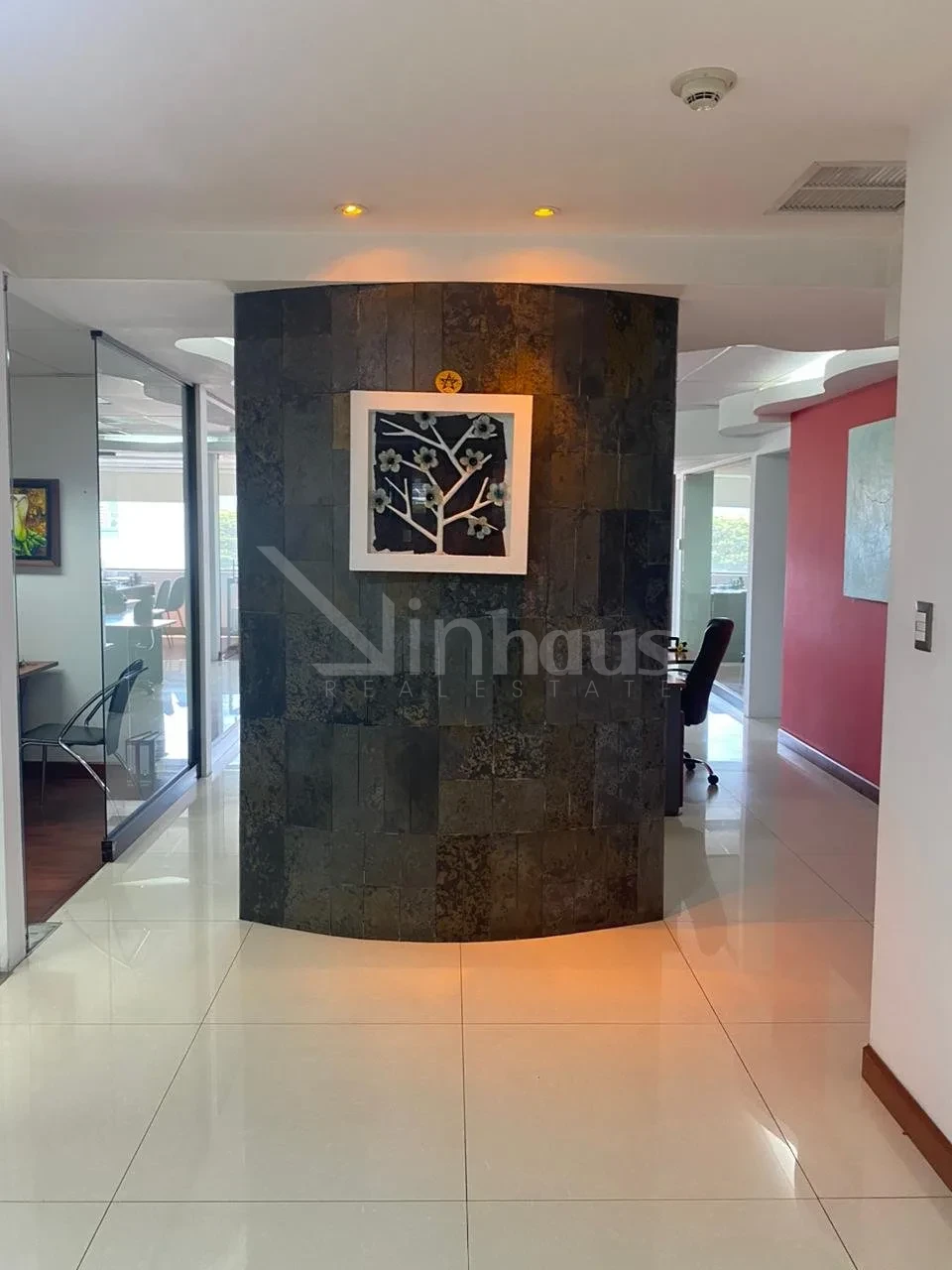 Venta de Local con Oficinas en Torre en Sabana Norte, para INVERSIÓN, San José