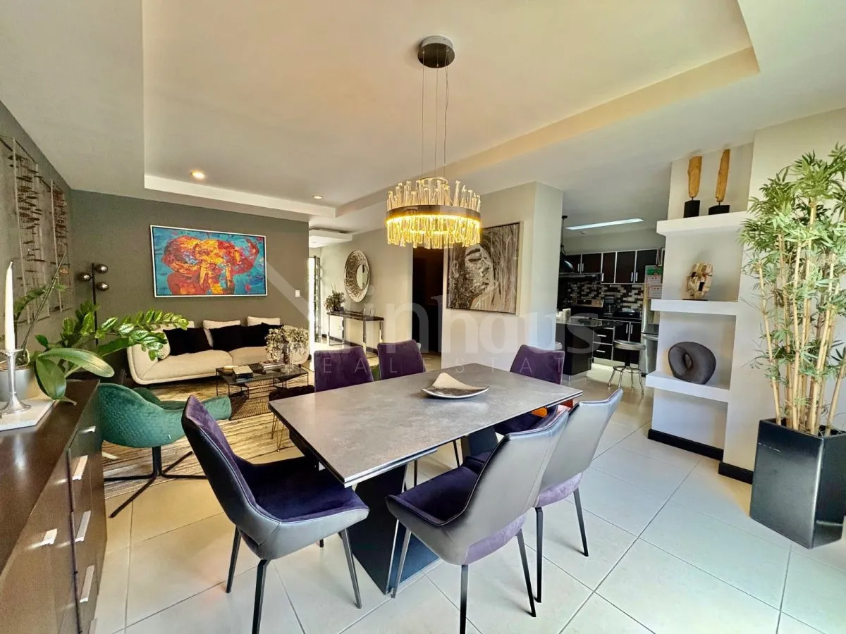 Venta de casa en condominio Trocadero, en Santa Ana. - foto 2