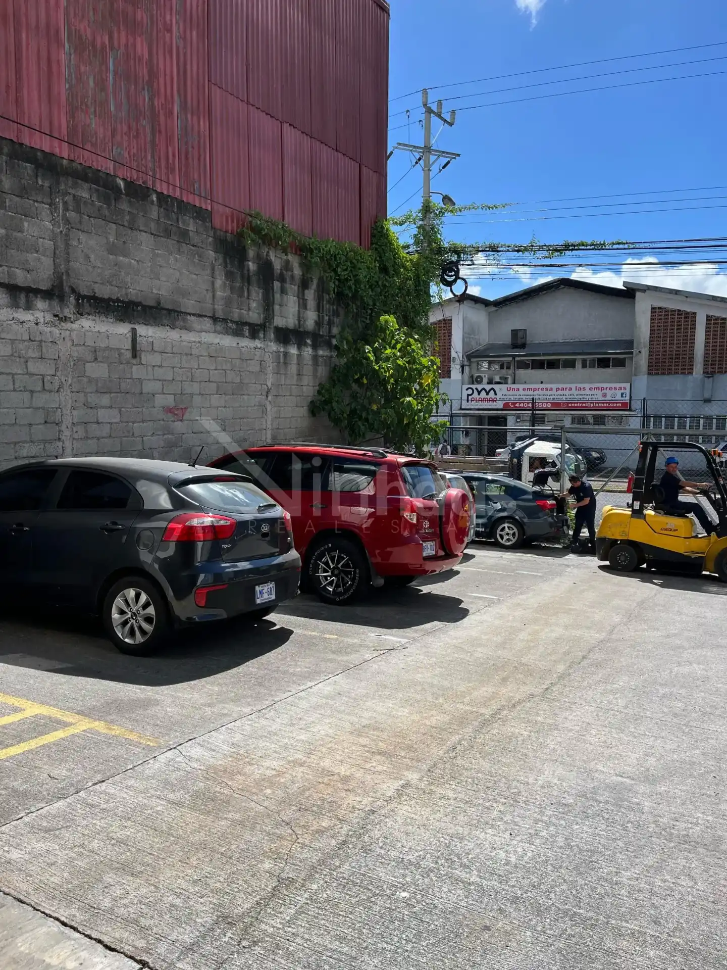 Venta de amplia Bodega en zona industrial con parqueo San José, San Francisco de Dos Rios - foto 2