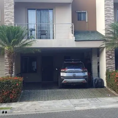Alquiler de Casa en Condominio en Ciudad Colón - foto 2