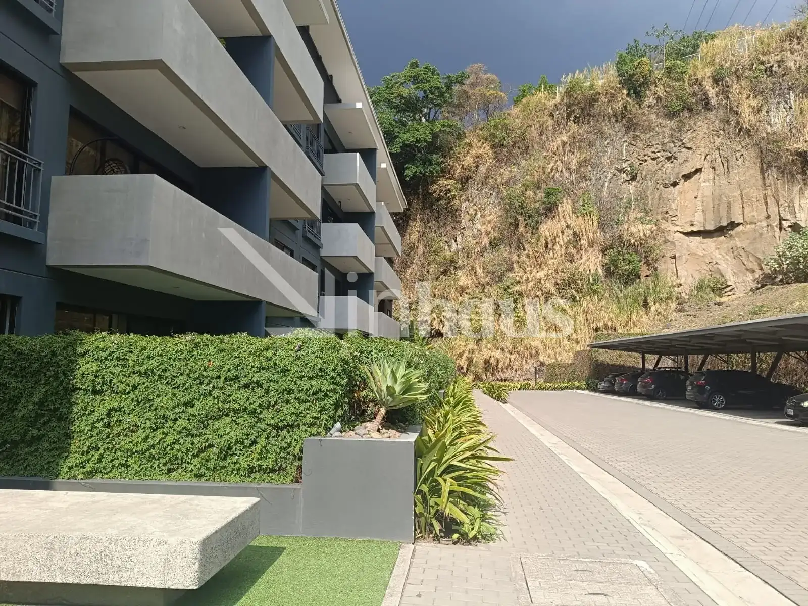Venta de apartamento en Guachipelin Escazu - foto 6