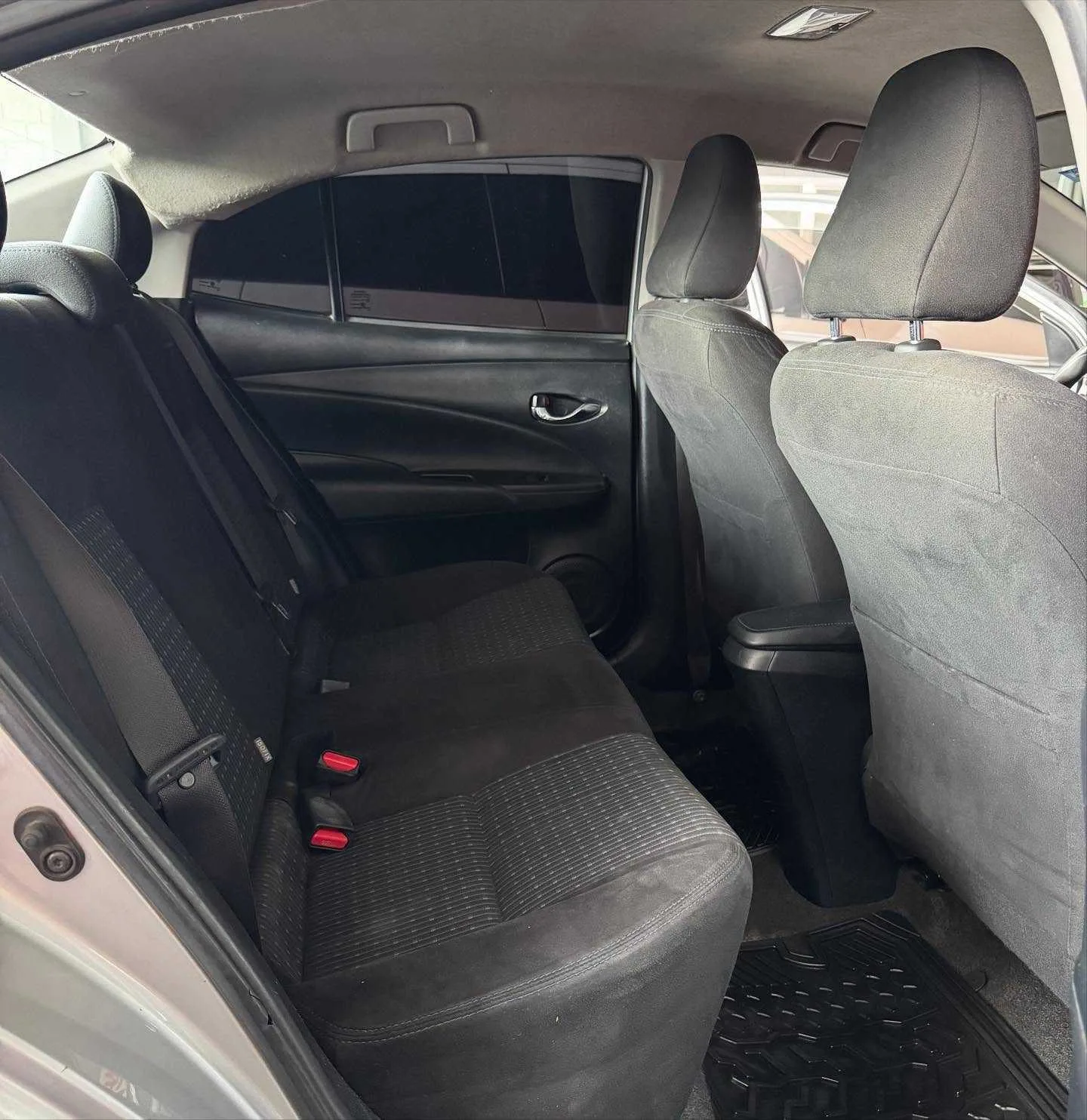 Hermoso Toyota Yaris 2019 - foto 2
