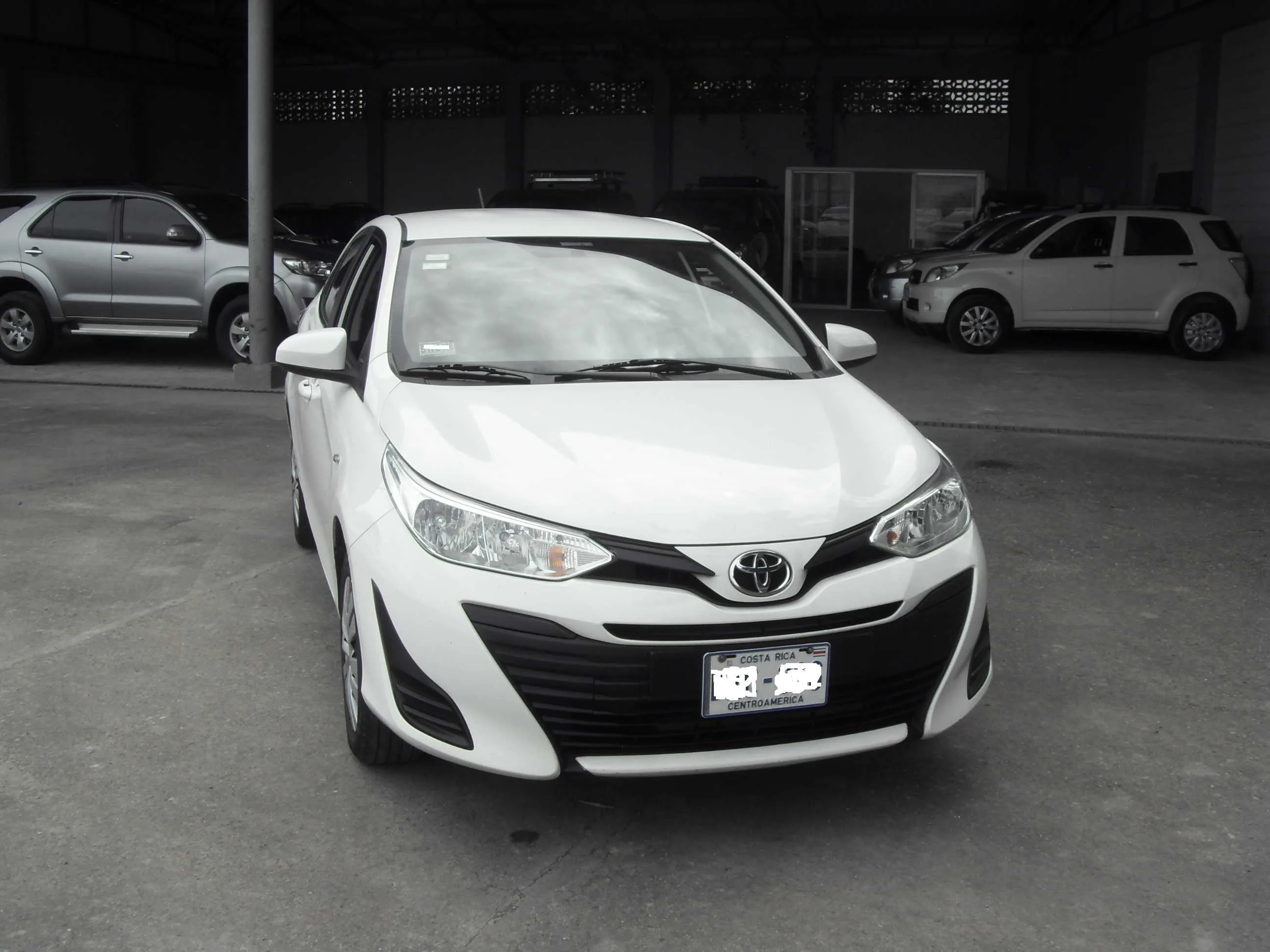 Toyota Yaris E 2019 - foto 2