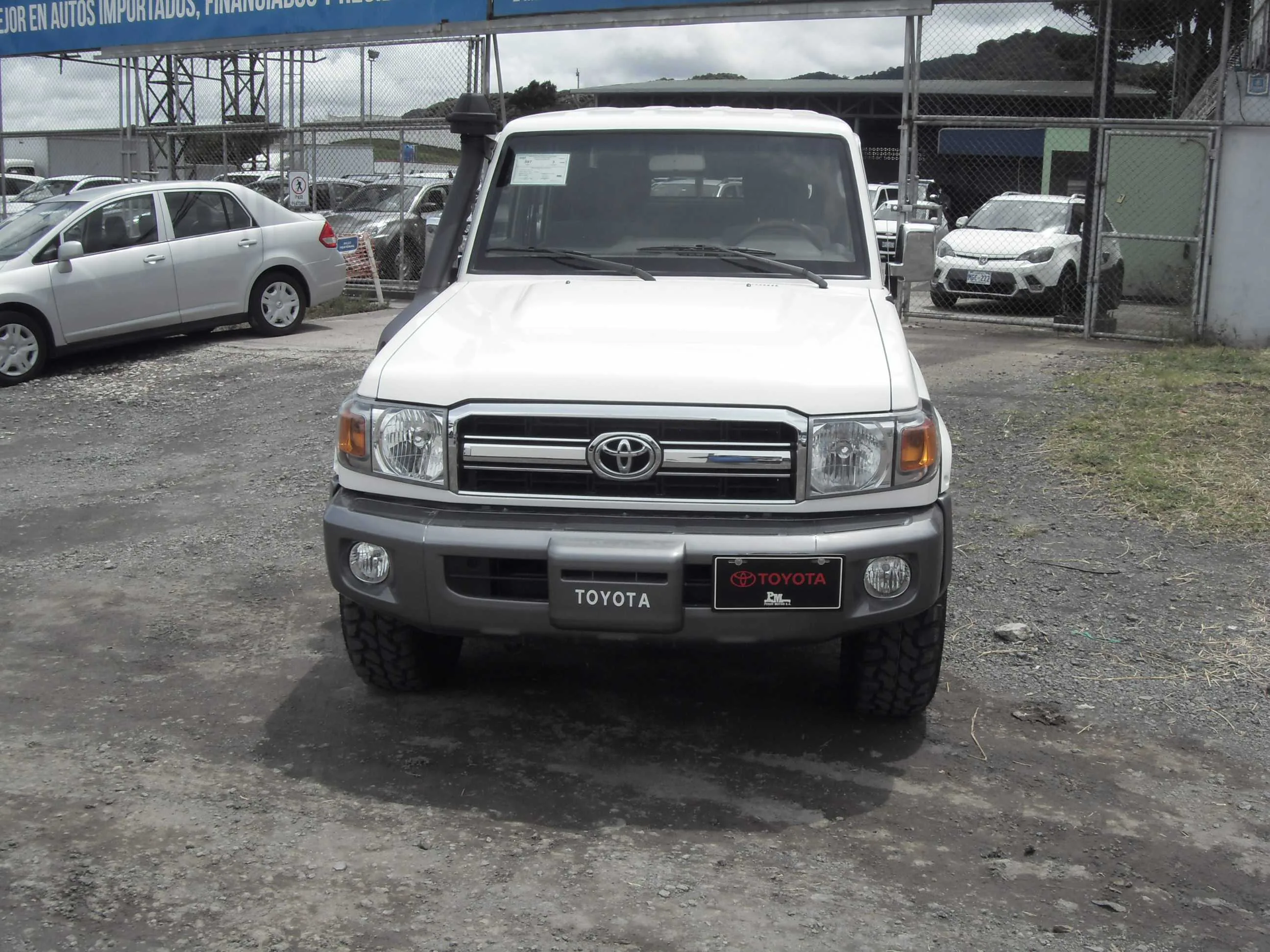Toyota Land Cruiser Pick uo 4x4 Doble cabina - foto 2